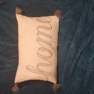 Sonoma Home Goods Home Throw Pillow 19in x 12in x 3in Cream and Gray. Pre Loved